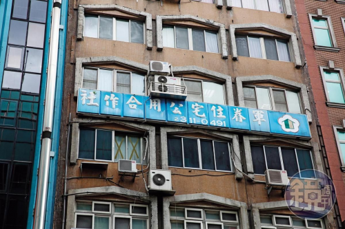 跟他借錢真容易 墳墓電塔三胎爛地也能貸上億-高雄免留車借款,高信當舖,高雄當舖