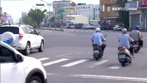 高雄3部機車連環撞…阿伯「看熱鬧」直衝撞上傷勢更重-高雄免留車機車借款,高信當舖