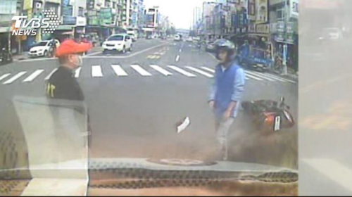 開救護車載轉院病患 遭機車撞挨告判拘役-高信合法當舖,高雄機車借款