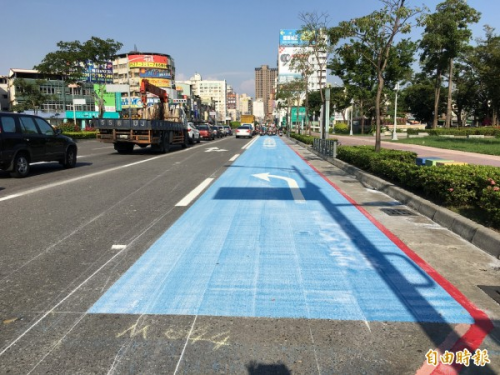 這路口可直接左轉 高市出現首條左轉機車專用道-高信當舖高雄機車借款免留車