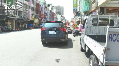停得太外面！ 汽車距路緣260公分遭拖吊 警：勿超出40公分-高信汽車借款免留車