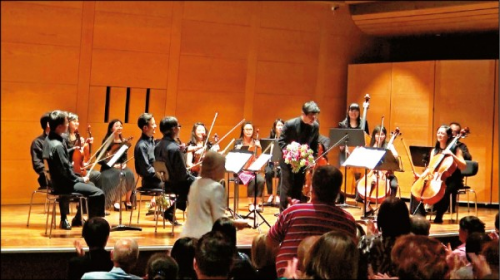 借錢也要去! 台絃赴歐為台灣發聲-高雄免留車,高雄機車借款,高信當舖