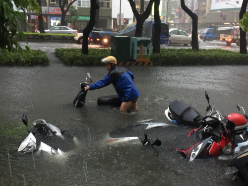 高雄市災後稅賦減免 泡水房屋及汽機車災後一個月內可申辦-高雄汽機車借款免留車,高雄當舖,高信當舖