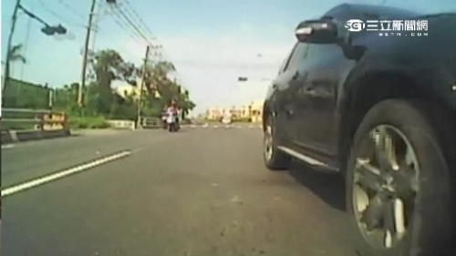 誇張！惡駕駛逼車害騎士慘摔 網友：根本蓄意謀殺-高雄汽車借款,高信當舖